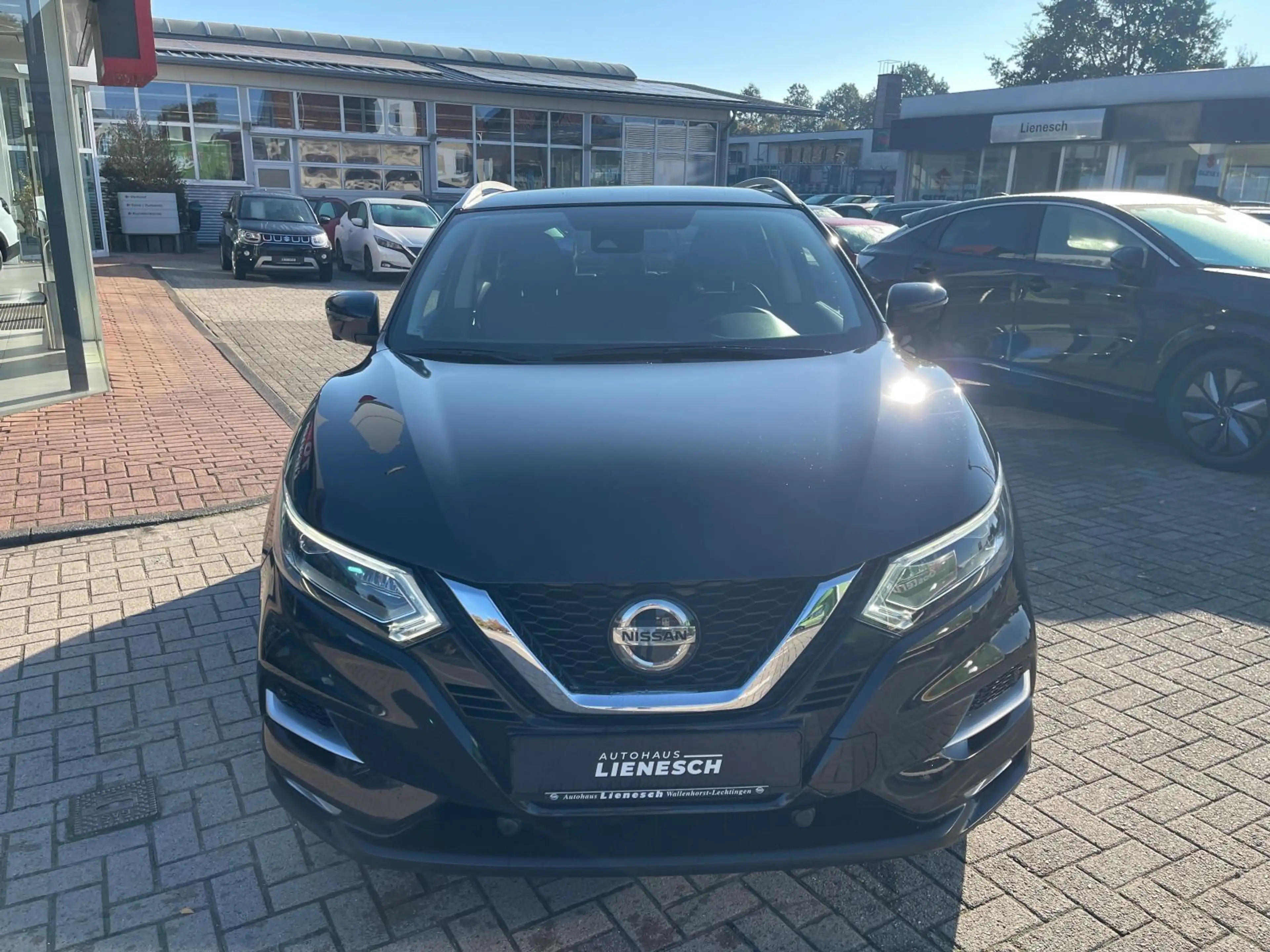 Nissan Qashqai 1.3 DiG-T Tekna Abstandstempomat / Leder — photo 3