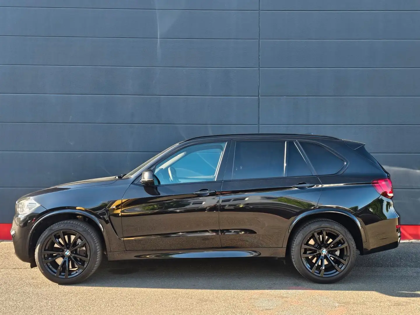 BMW X5 Baureihe X5 xDrive 50 i *Scheckheft gepflegt Schwarz - 2