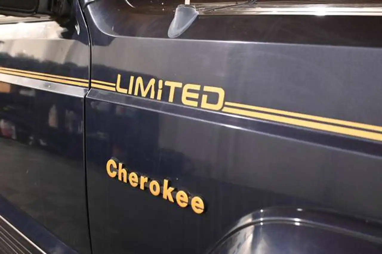 Jeep Cherokee 2.5 Turbo LIMITED / CUIR / AIRCO / CLIMATISATION / ATTELAGE, foto 3