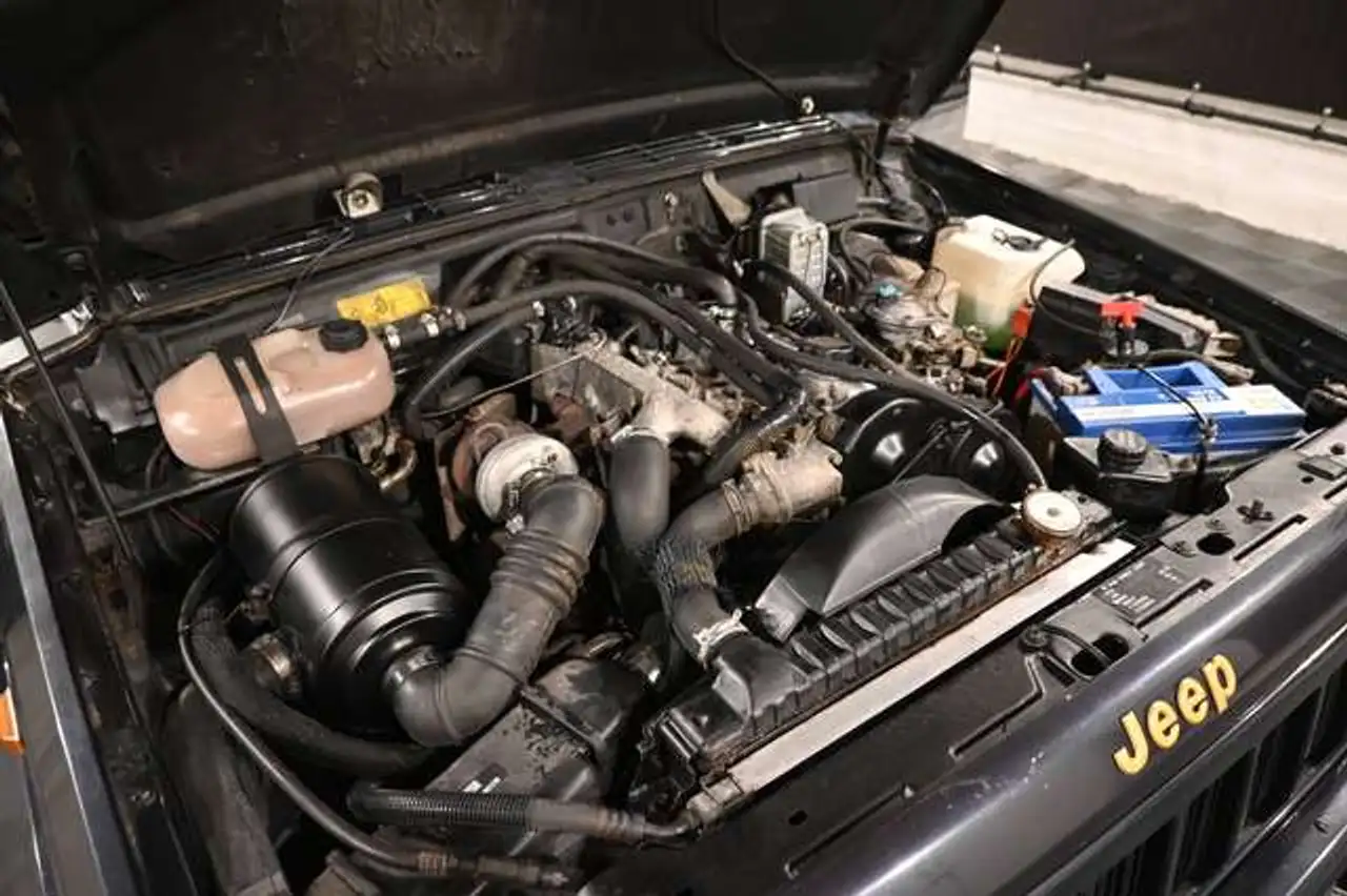 Jeep Cherokee 2.5 Turbo LIMITED / CUIR / AIRCO / CLIMATISATION / ATTELAGE, foto 12