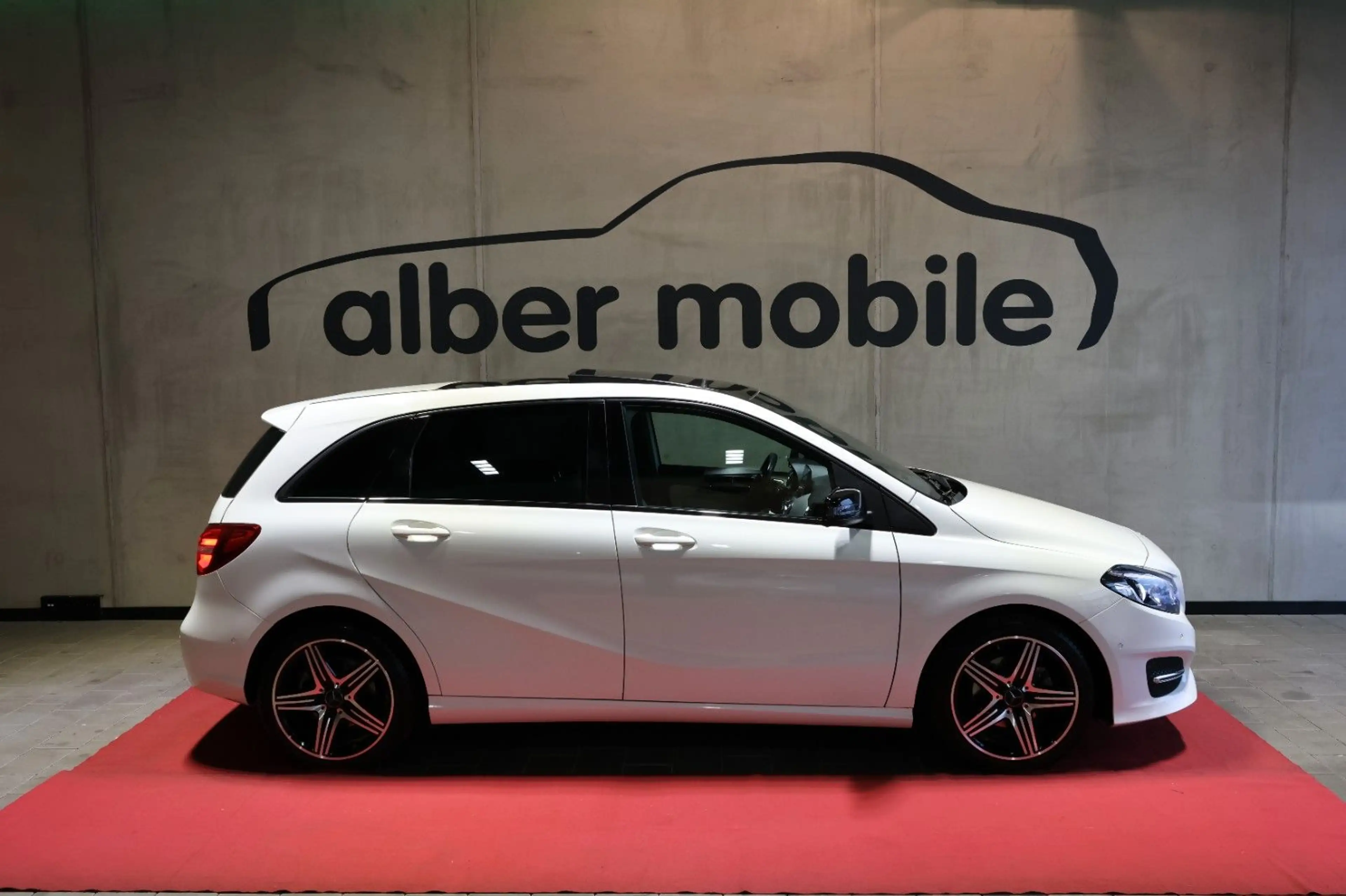 Mercedes-Benz B 220 4Matic Urb. Style Edit. Pano Spur AHK Me — photo 9