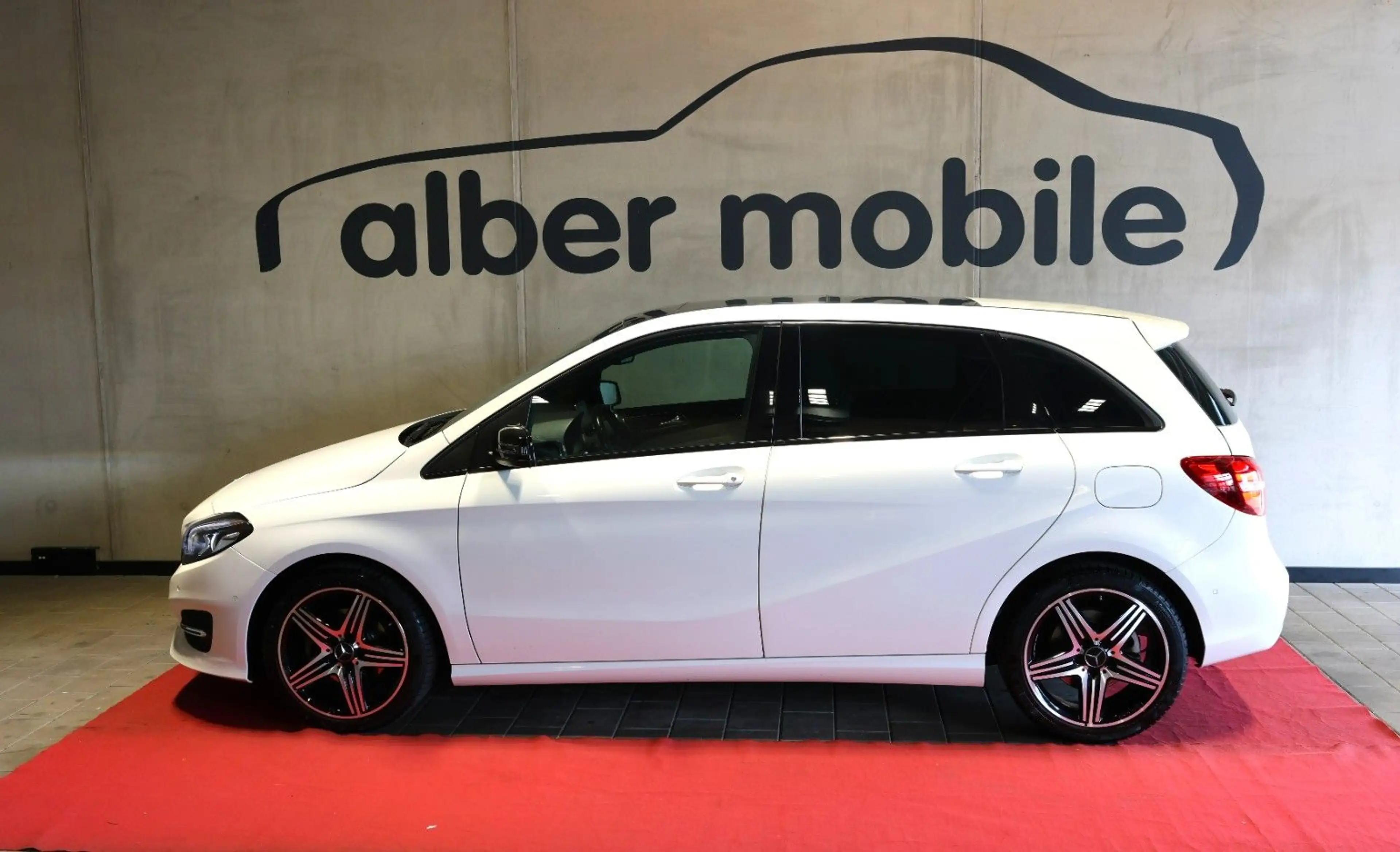 Mercedes-Benz B 220 4Matic Urb. Style Edit. Pano Spur AHK Me — photo 2