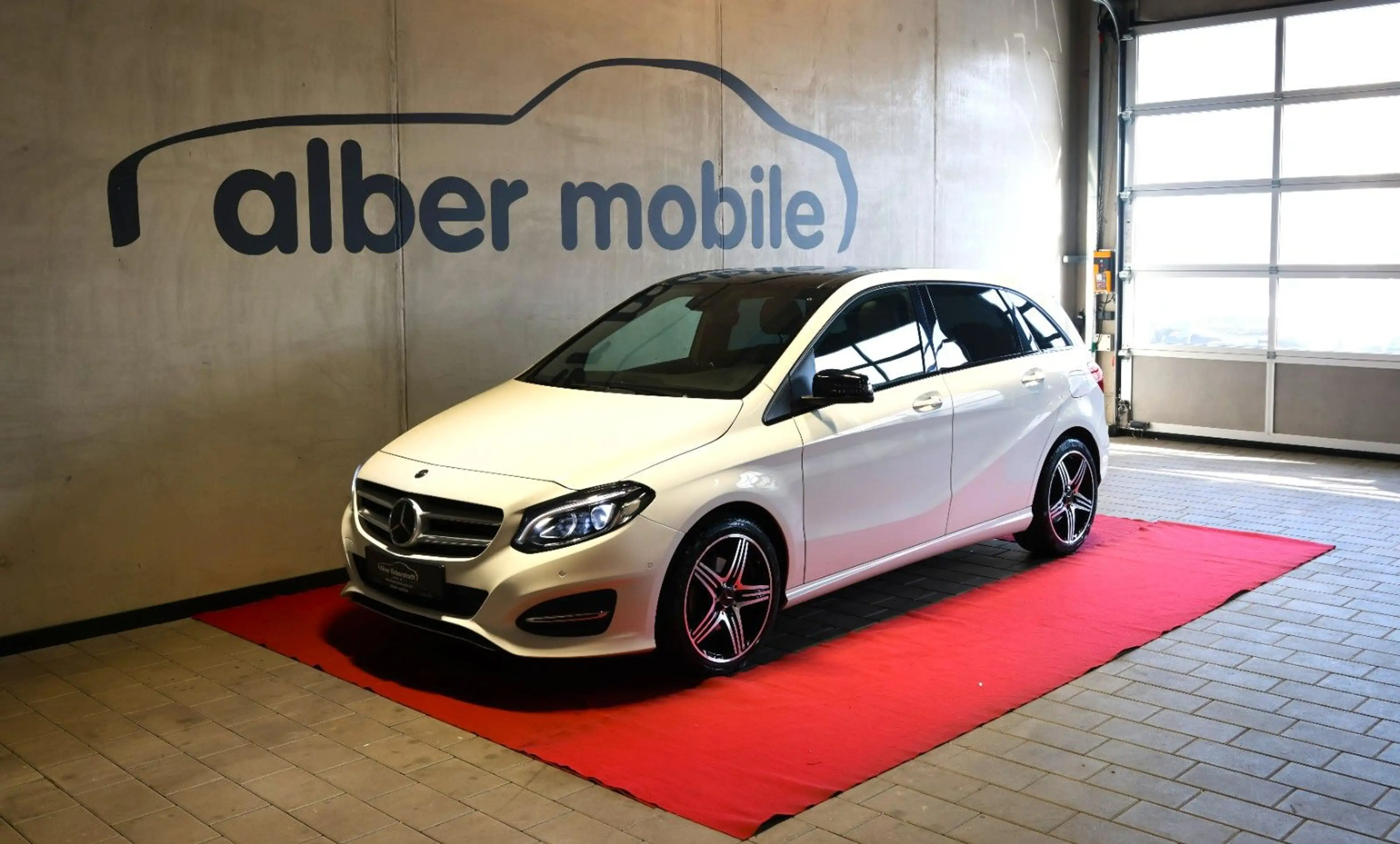 Mercedes-Benz B 220 4Matic Urb. Style Edit. Pano Spur AHK Me