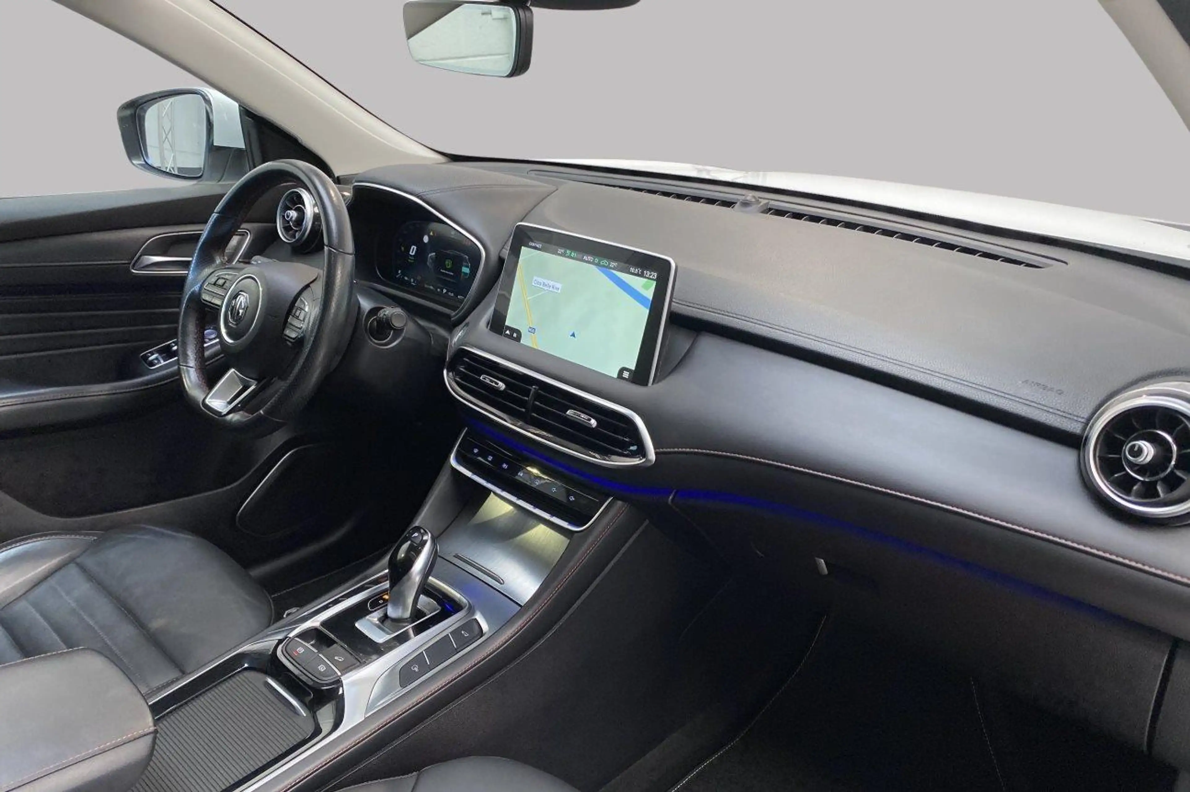 MG EHS Luxury — photo 2