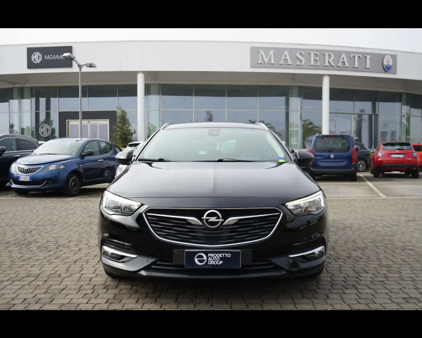 Opel Insignia Sports Tourer 2.0 CDTI Advance Schwarz - 2