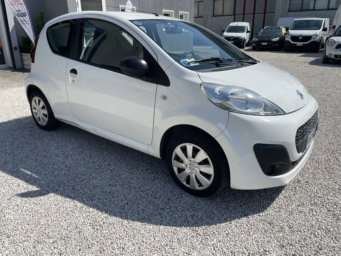 Peugeot 107 1.0Benzina Neopatentati Bílá - 1