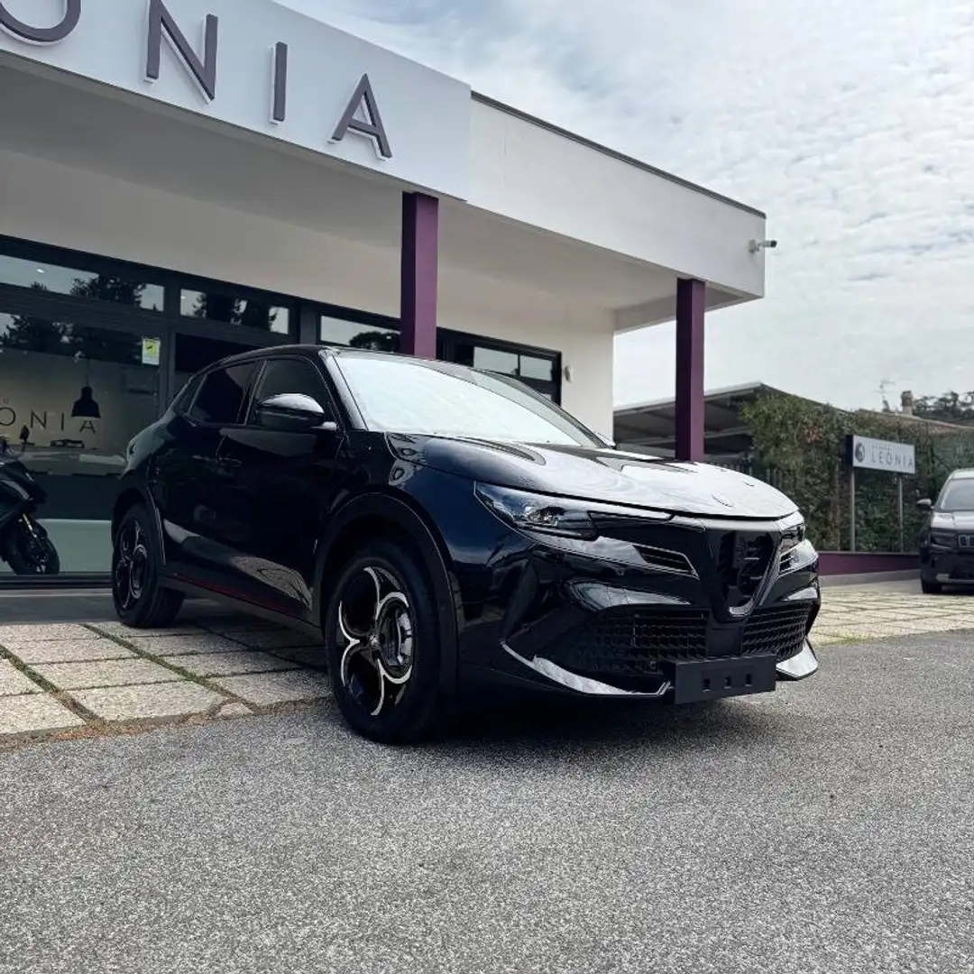 Alfa Romeo Junior 1.2 ibrida Speciale 145cv edct6 pack tech km 0! Negro - 1