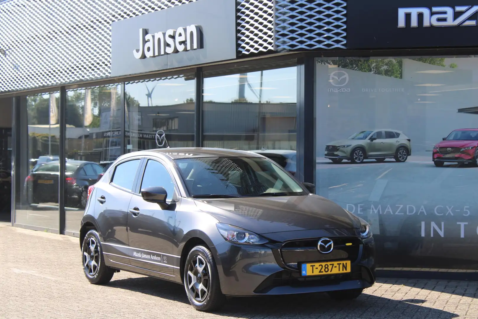 Mazda 2 1.5 e-SkyActiv-G 90 Centre-Line , Demovoordeel € 1 Grijs - 2