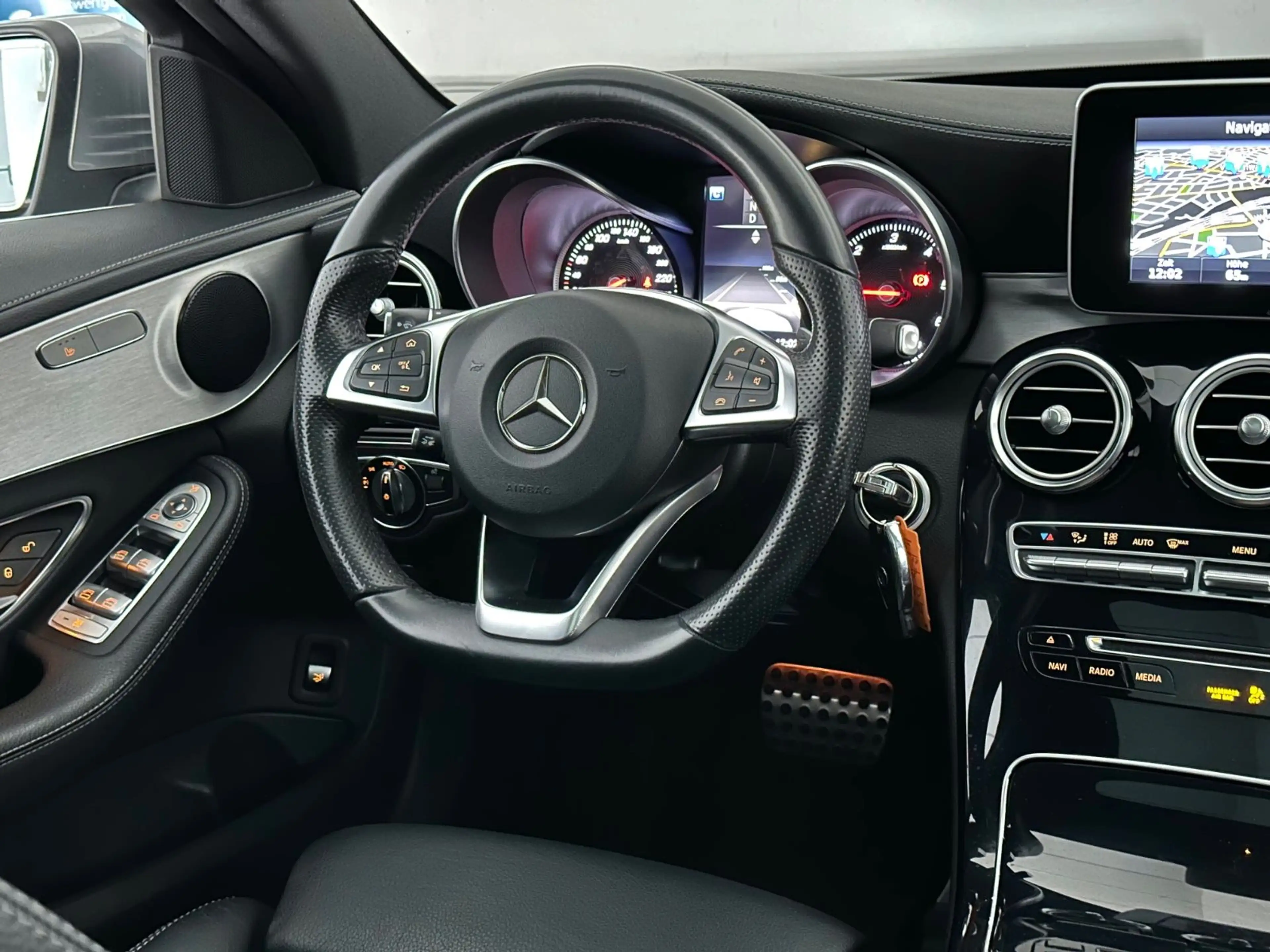 Mercedes-Benz C 250 BT/AMG/2.Hand/Pano./Distronic+/LED/Kamera — photo 25