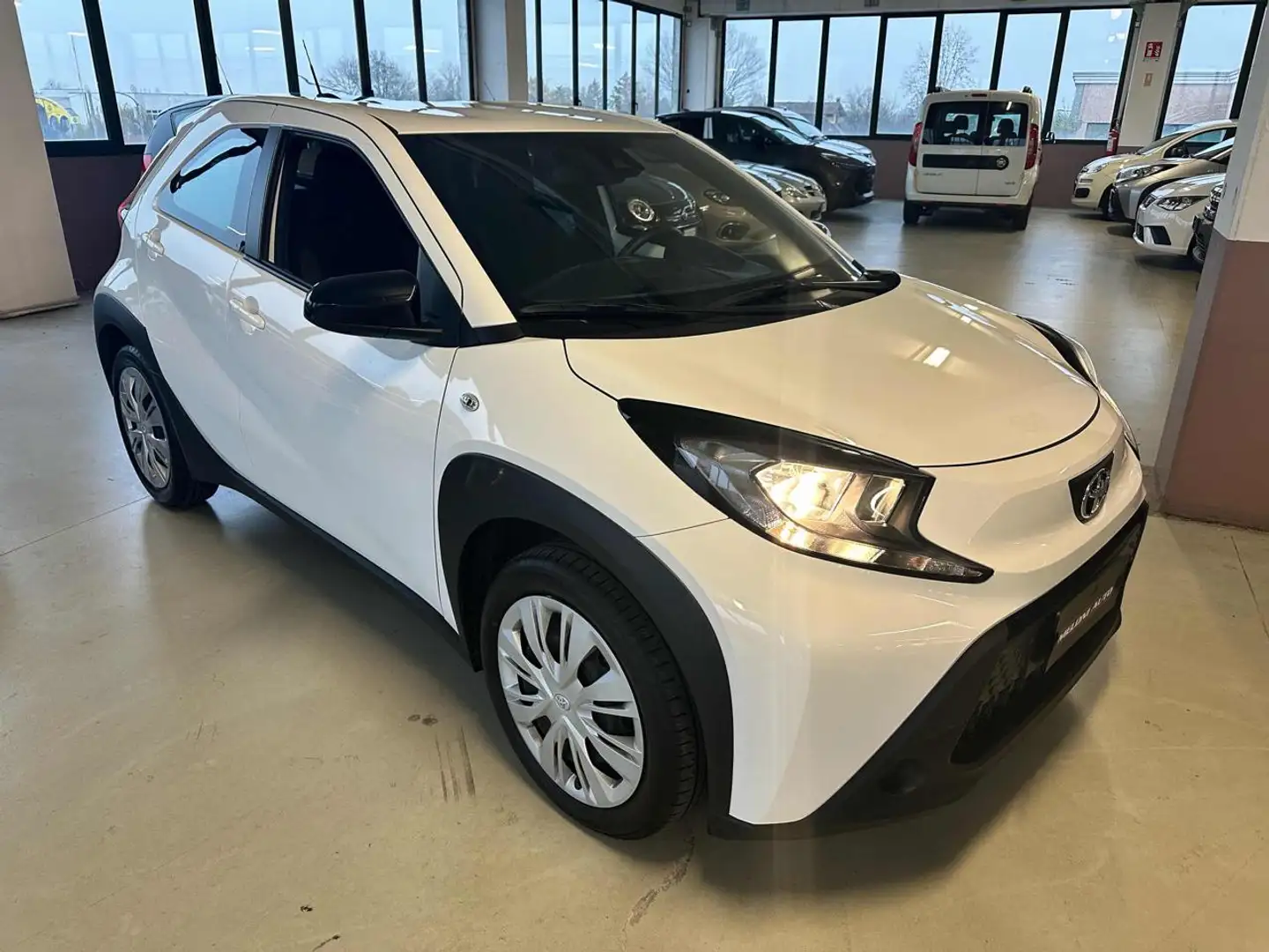 Toyota Aygo X 1.0 VVT-i 72 CV 5 porte Active S-CVT Wit - 1