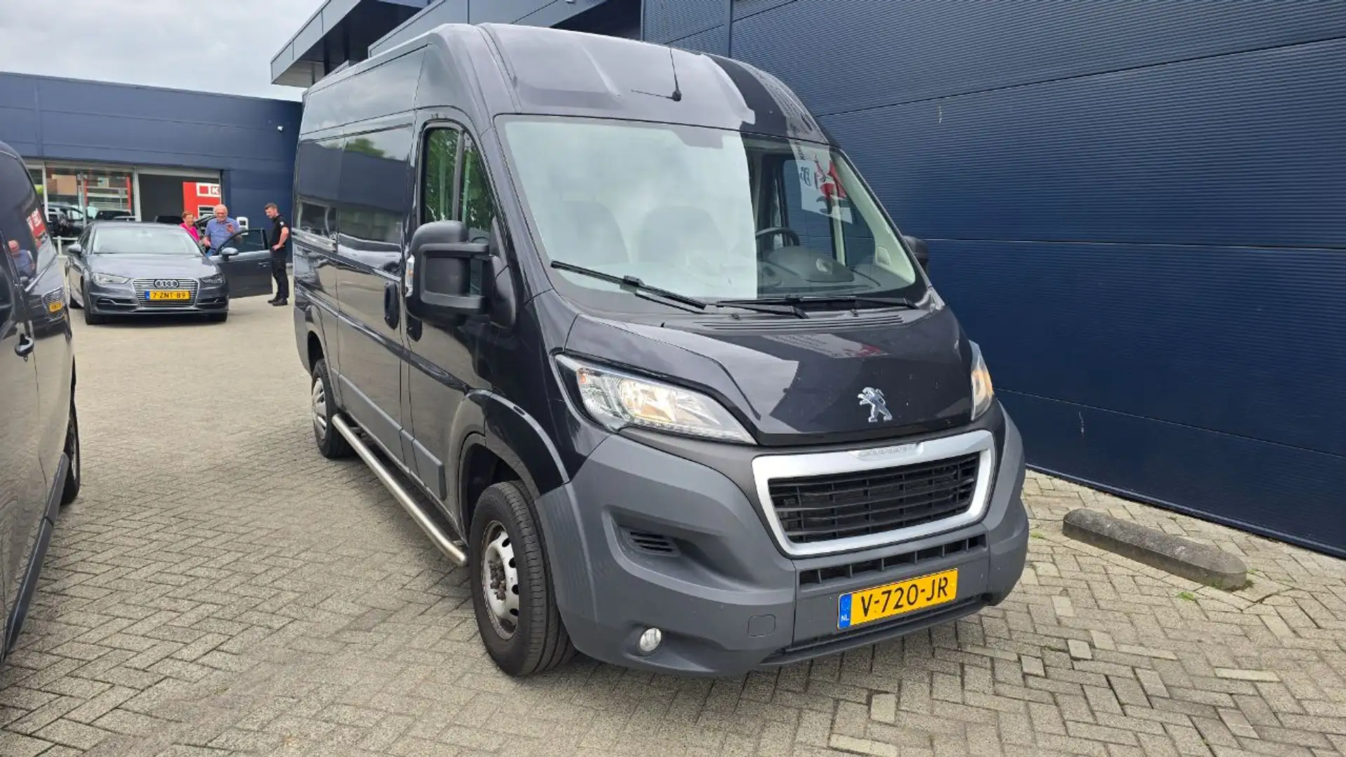 Peugeot Boxer 330 2.0 BlueHDI L2H2 Premium Pack | Achteruitrijca - 2