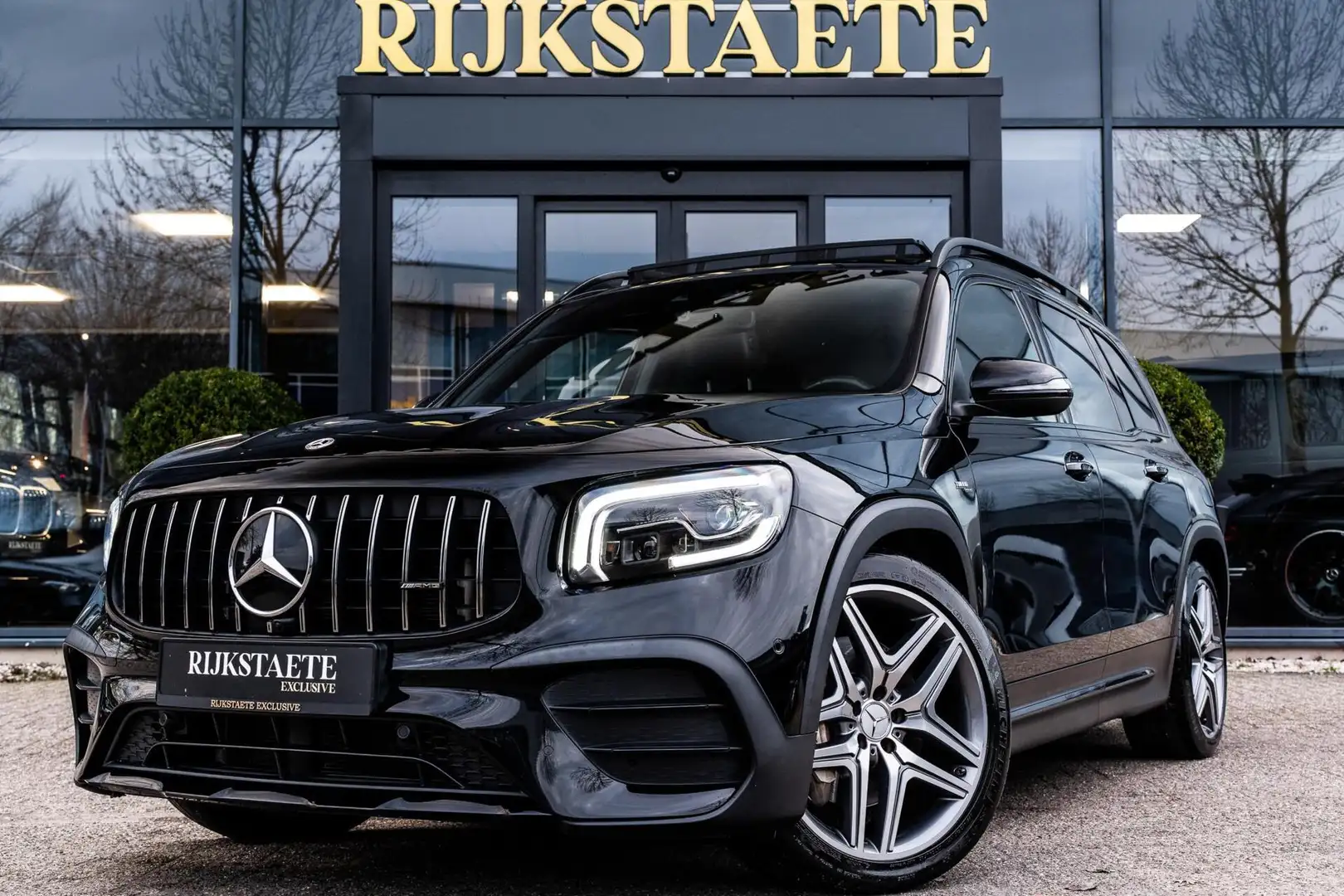 Mercedes-Benz GLB 35 AMG 4MATIC Premium|PANO|BURMESTER|HEAD-UP Noir - 1