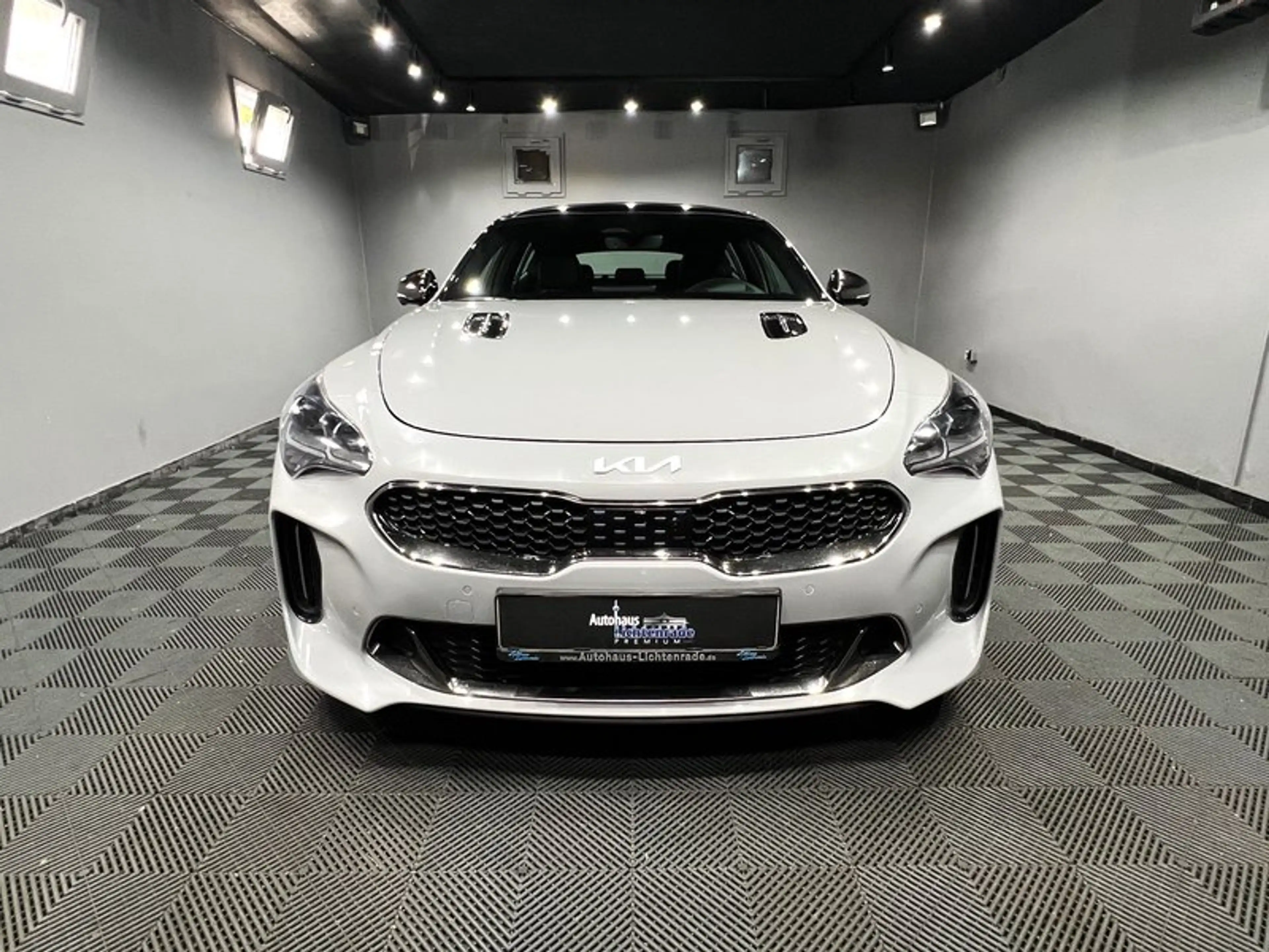 Kia Stinger 3.3 T-GDI GT 4WD|AUTOM|PANO|LEDER|LED|NAVI — photo 6