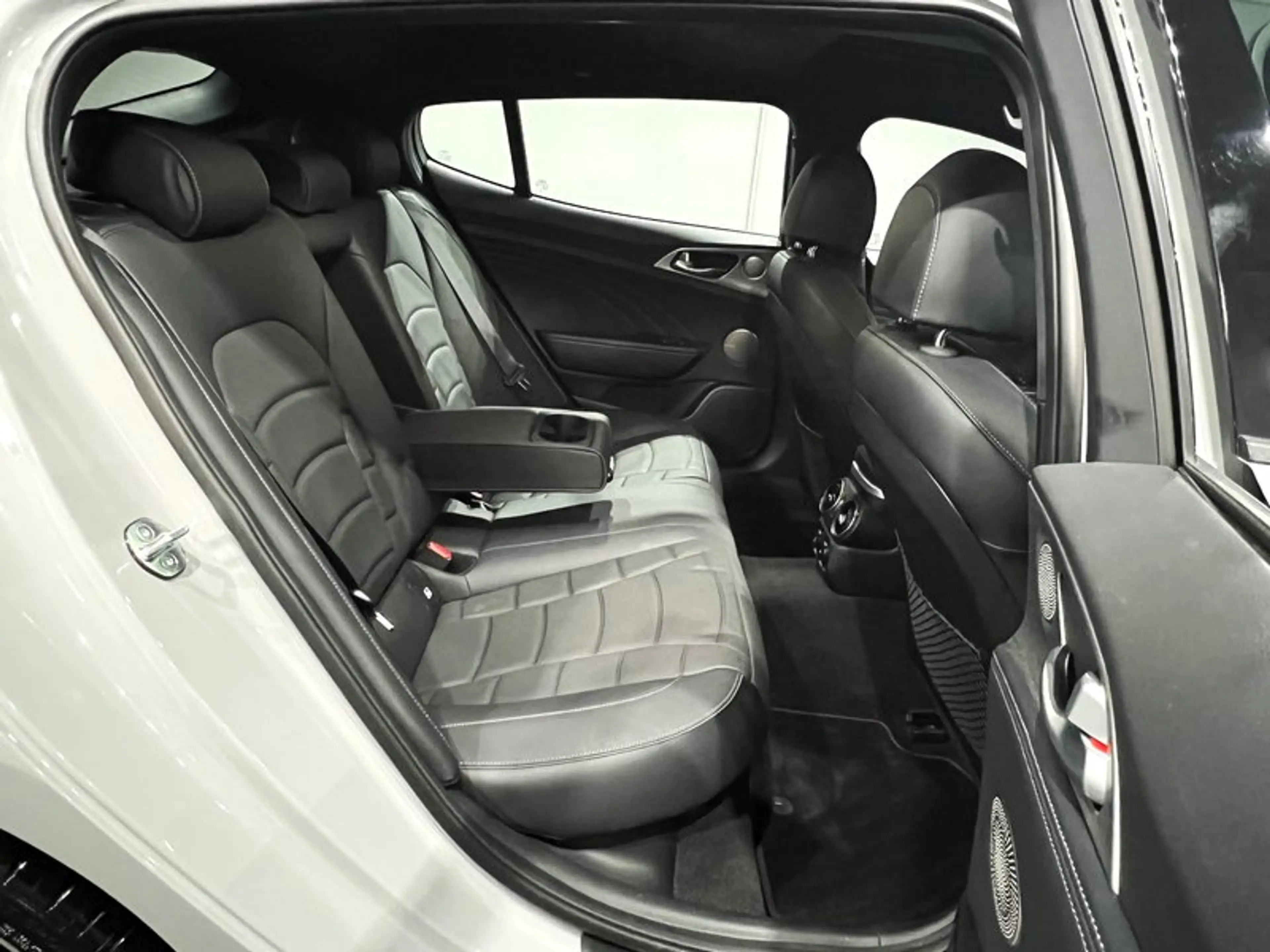 Kia Stinger 3.3 T-GDI GT 4WD|AUTOM|PANO|LEDER|LED|NAVI — photo 14
