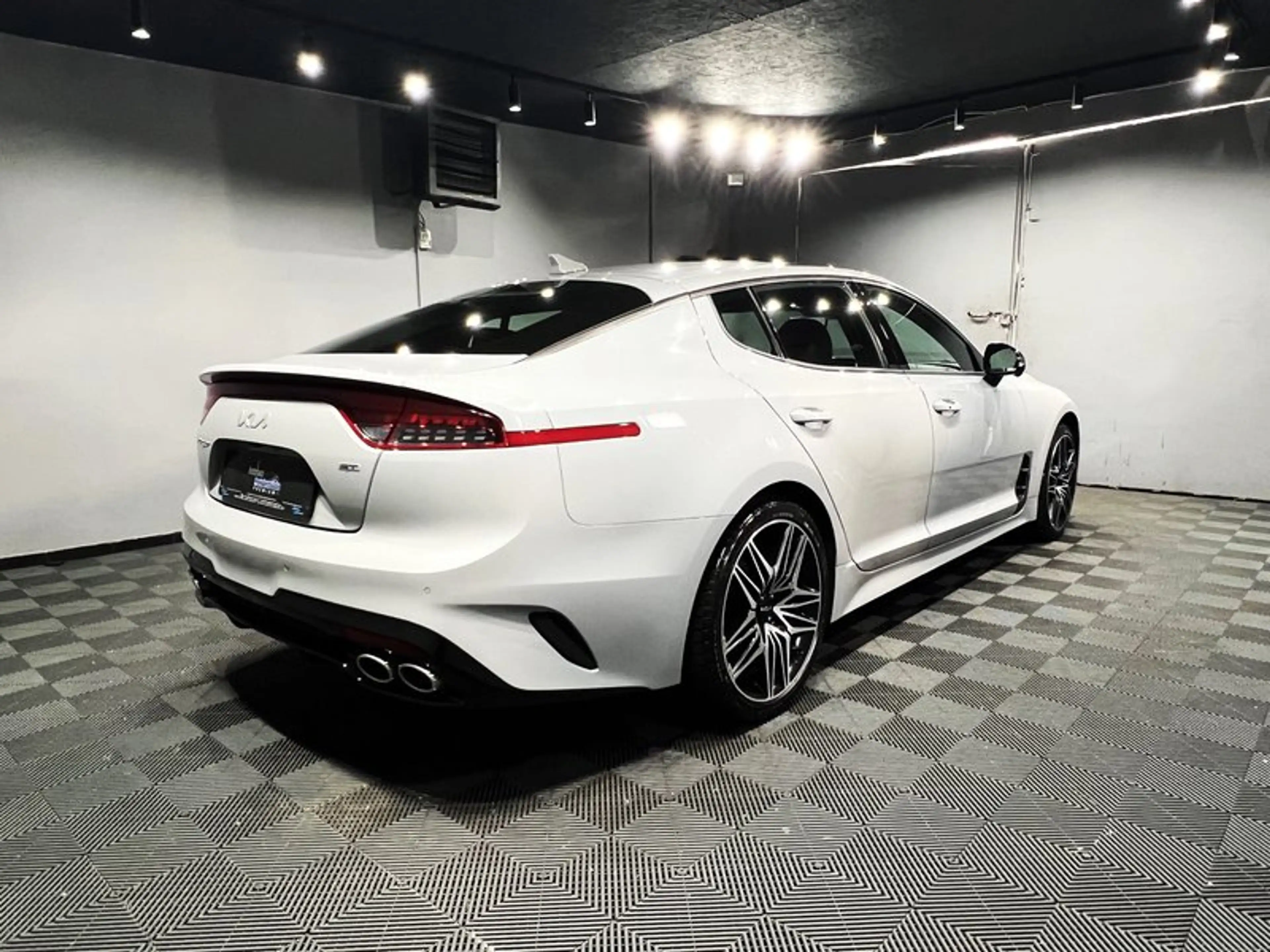 Kia Stinger 3.3 T-GDI GT 4WD|AUTOM|PANO|LEDER|LED|NAVI — photo 4