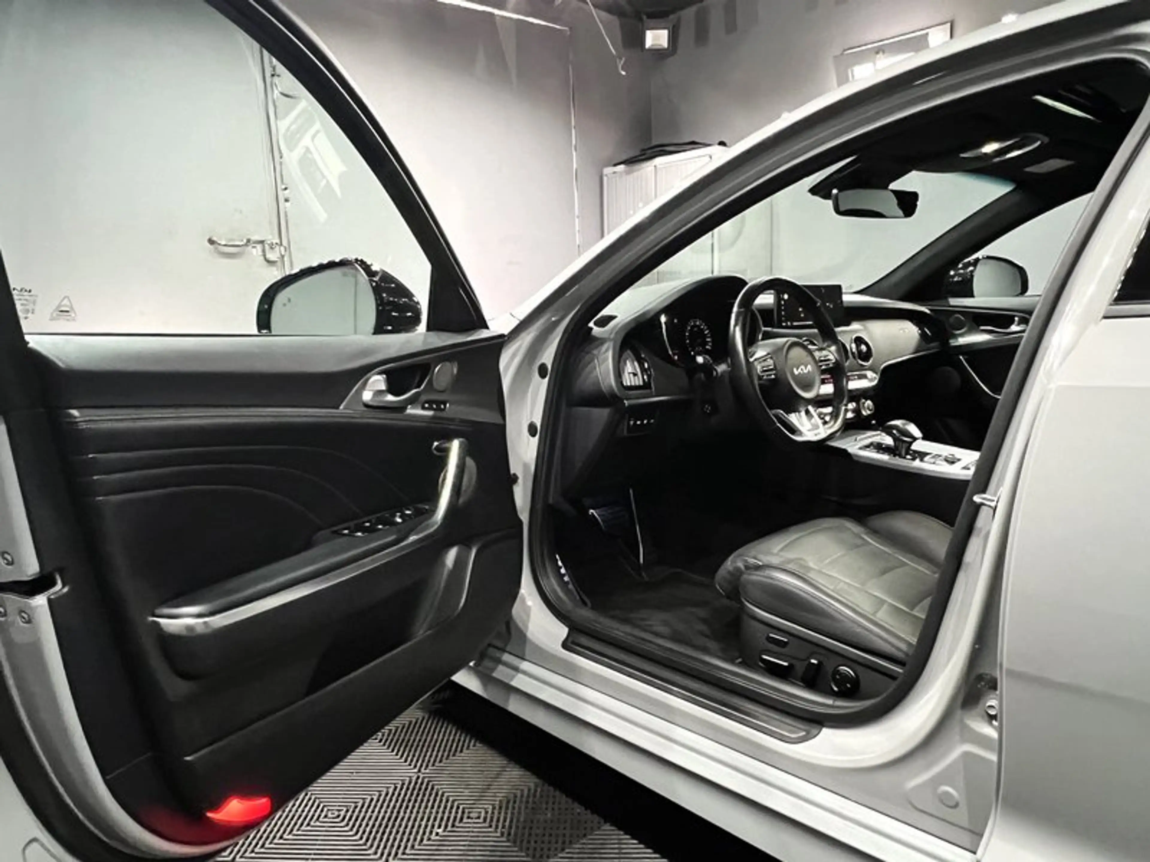 Kia Stinger 3.3 T-GDI GT 4WD|AUTOM|PANO|LEDER|LED|NAVI — photo 10
