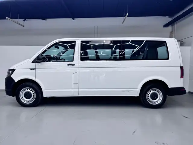 Volkswagen Transporter view 4