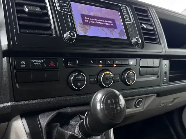 Volkswagen Transporter view 13