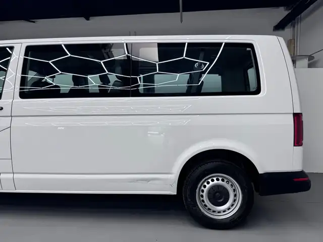 Volkswagen Transporter view 6