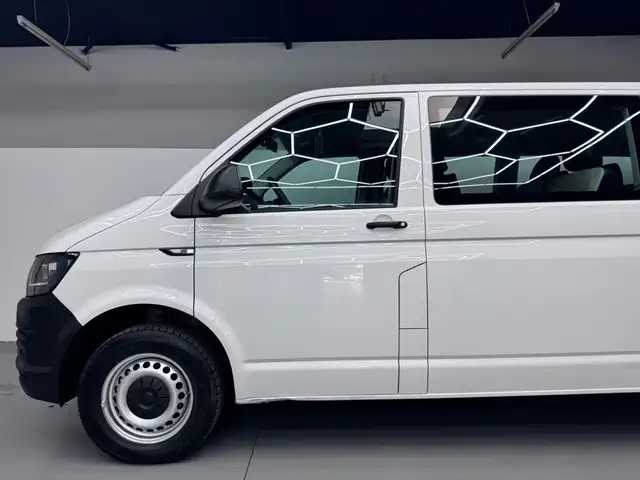 Volkswagen Transporter view 5