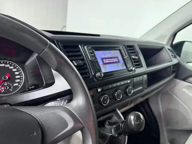 Volkswagen Transporter view 10
