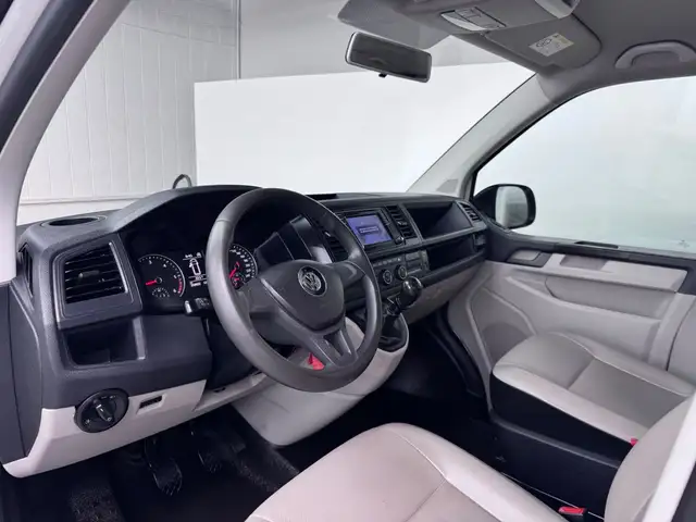 Volkswagen Transporter view 9