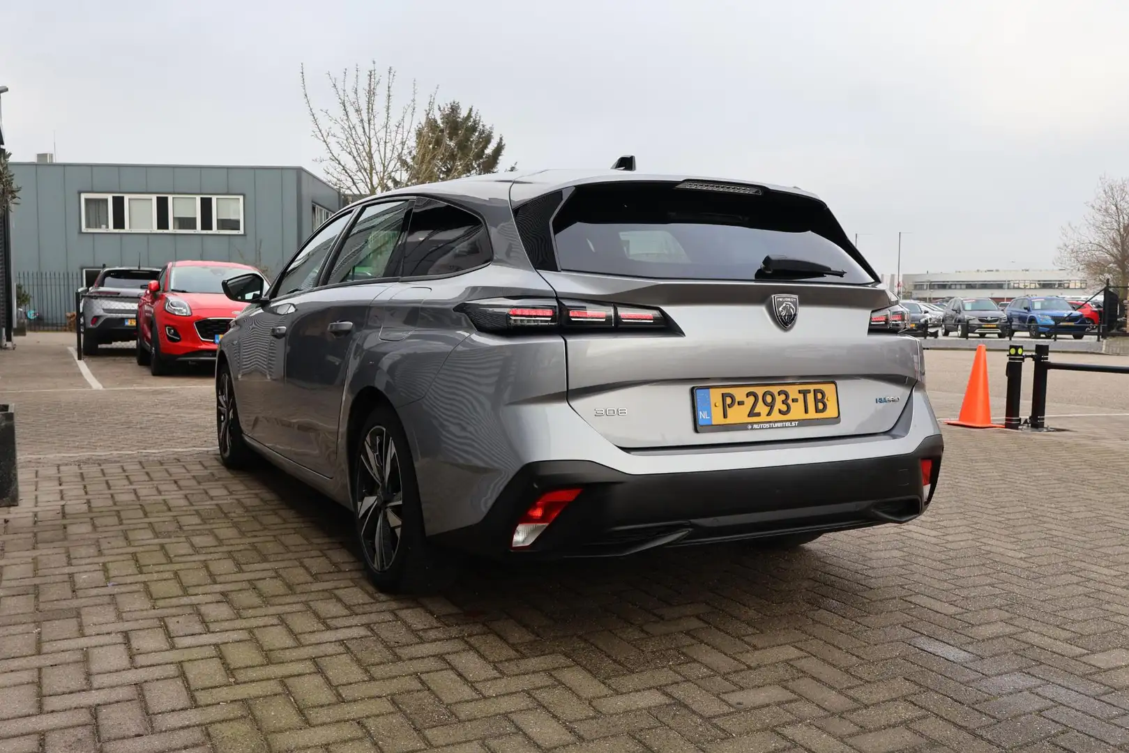 Peugeot 308 SW 1.6 Hybrid 180 Active Pack Business 1e Eigenaar Gris - 2