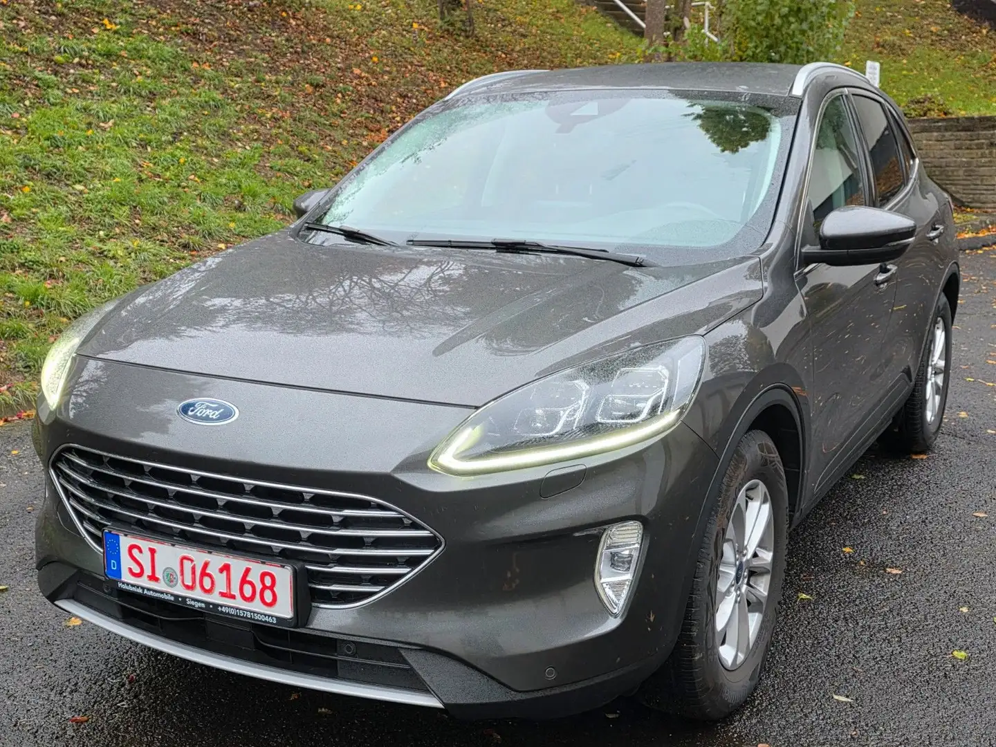 Ford Kuga Titanium X. 1 Hand, LED, Assist, Navi Grau - 1