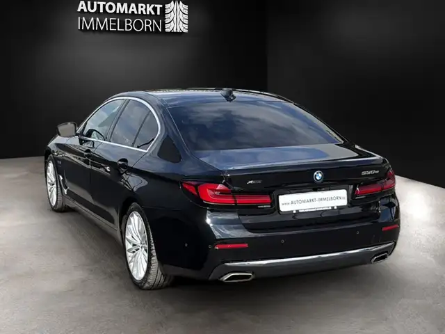 BMW 5 Series view 8