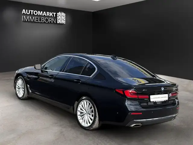 BMW 5 Series view 5