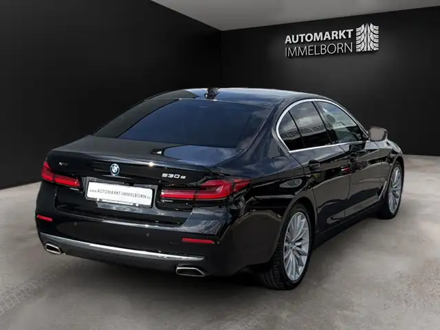 BMW 5 Series view 7