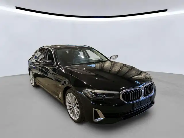 BMW 530 e xDrive Luxury Line Sdach*HUD*AHK*Kamera*Le