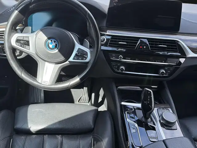 BMW 5 Series view 15