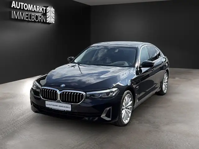 BMW 5 Series view 3
