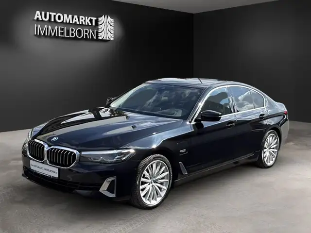BMW 5 Series view 4