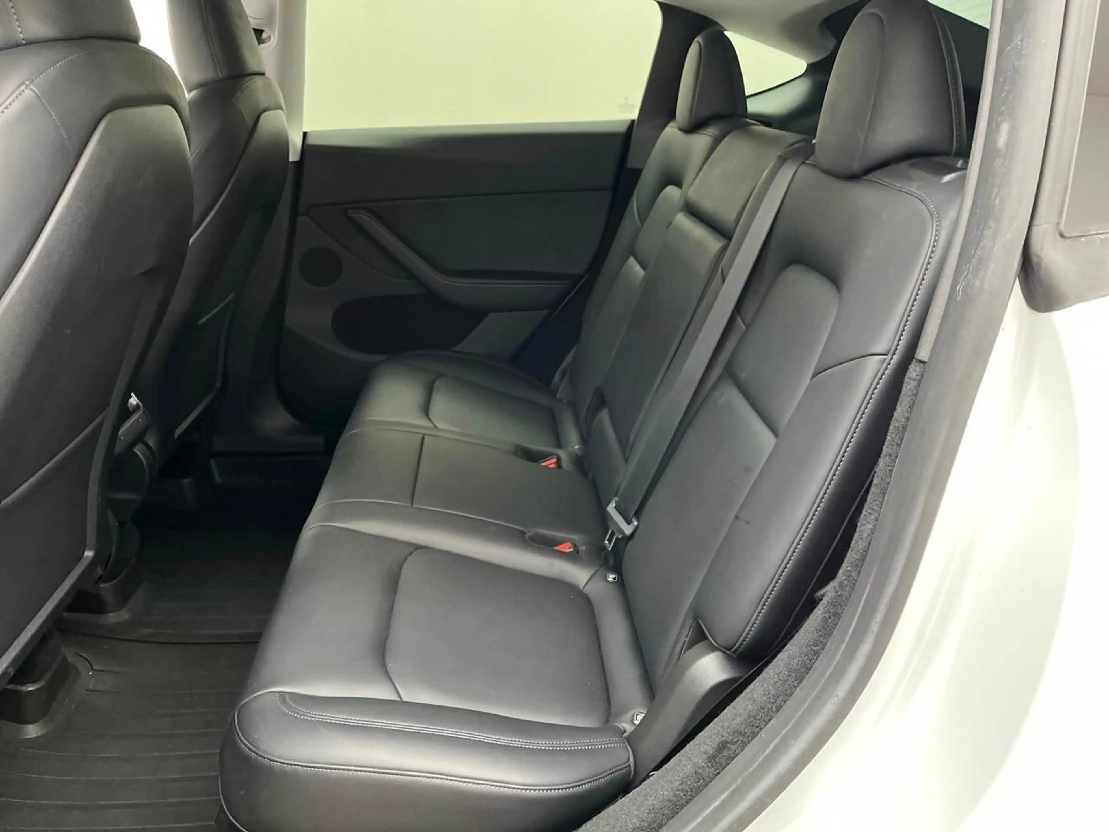 Tesla Model Y Dual Maximale Reichweite Dual AWD Pano — photo 10