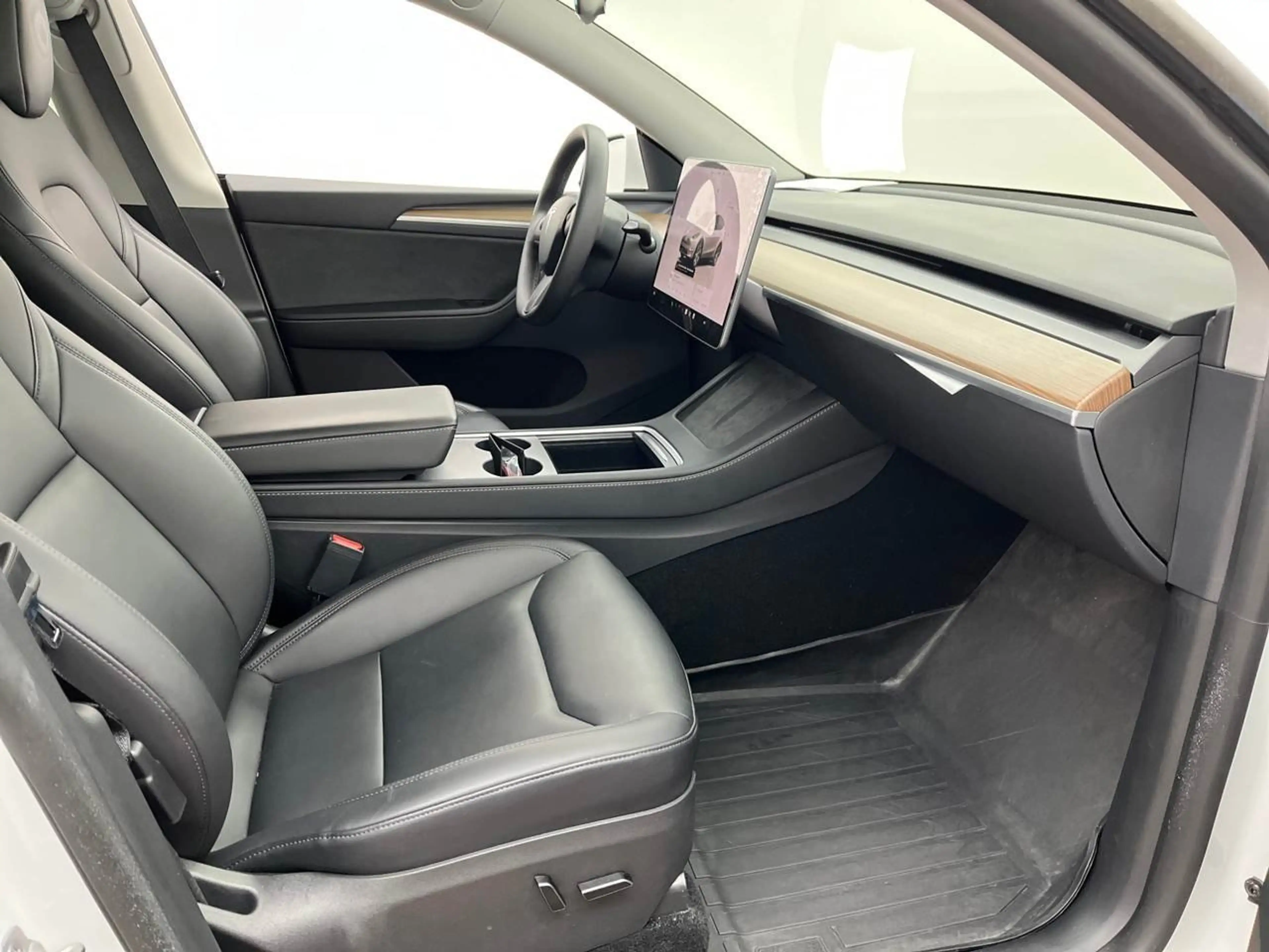 Tesla Model Y Dual Maximale Reichweite Dual AWD Pano — photo 8