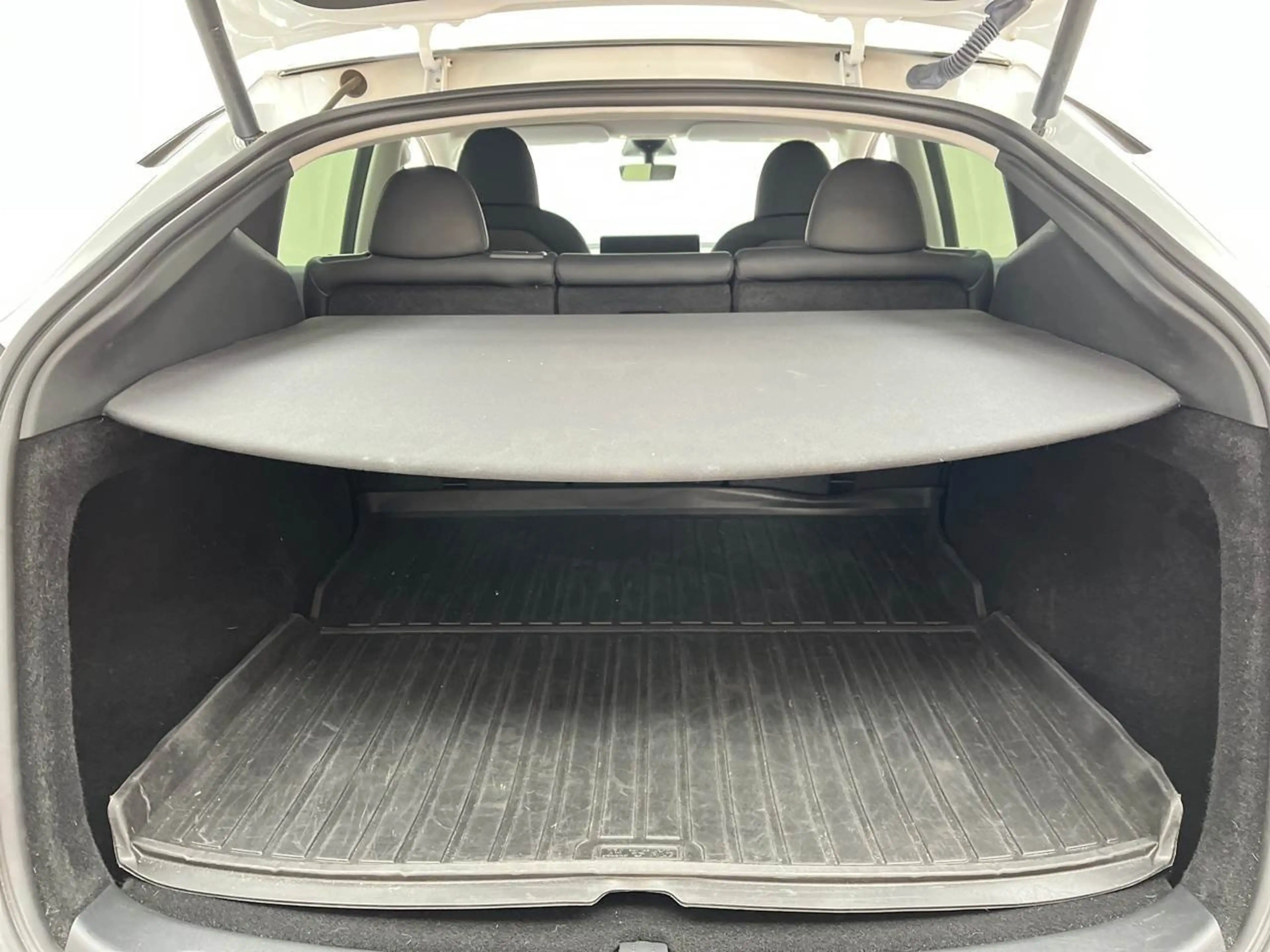 Tesla Model Y Dual Maximale Reichweite Dual AWD Pano — photo 12