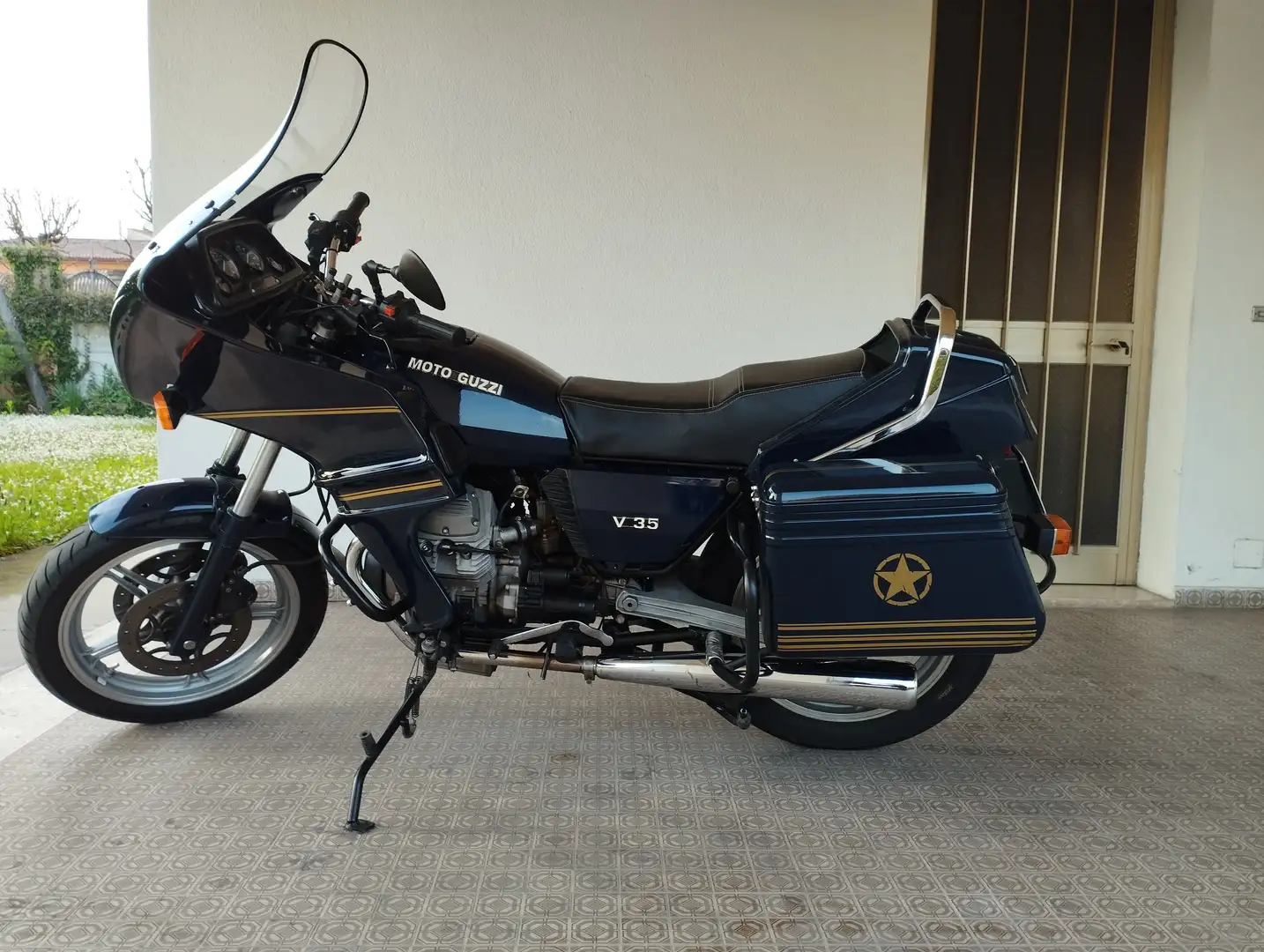 Moto Guzzi V 35 - 1