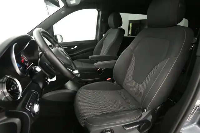 Mercedes-Benz Eqv view 14