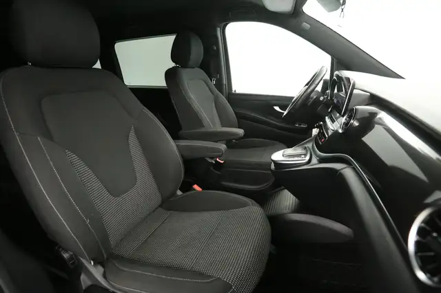 Mercedes-Benz Eqv view 15