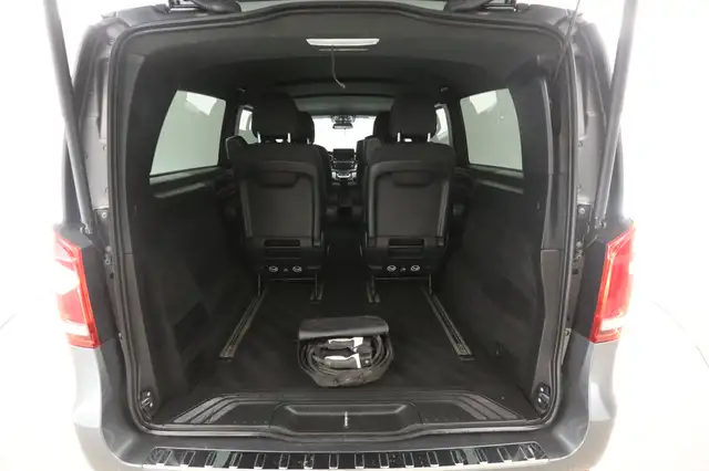 Mercedes-Benz Eqv view 9