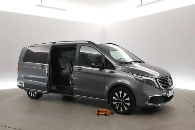 Mercedes-Benz Eqv view 6