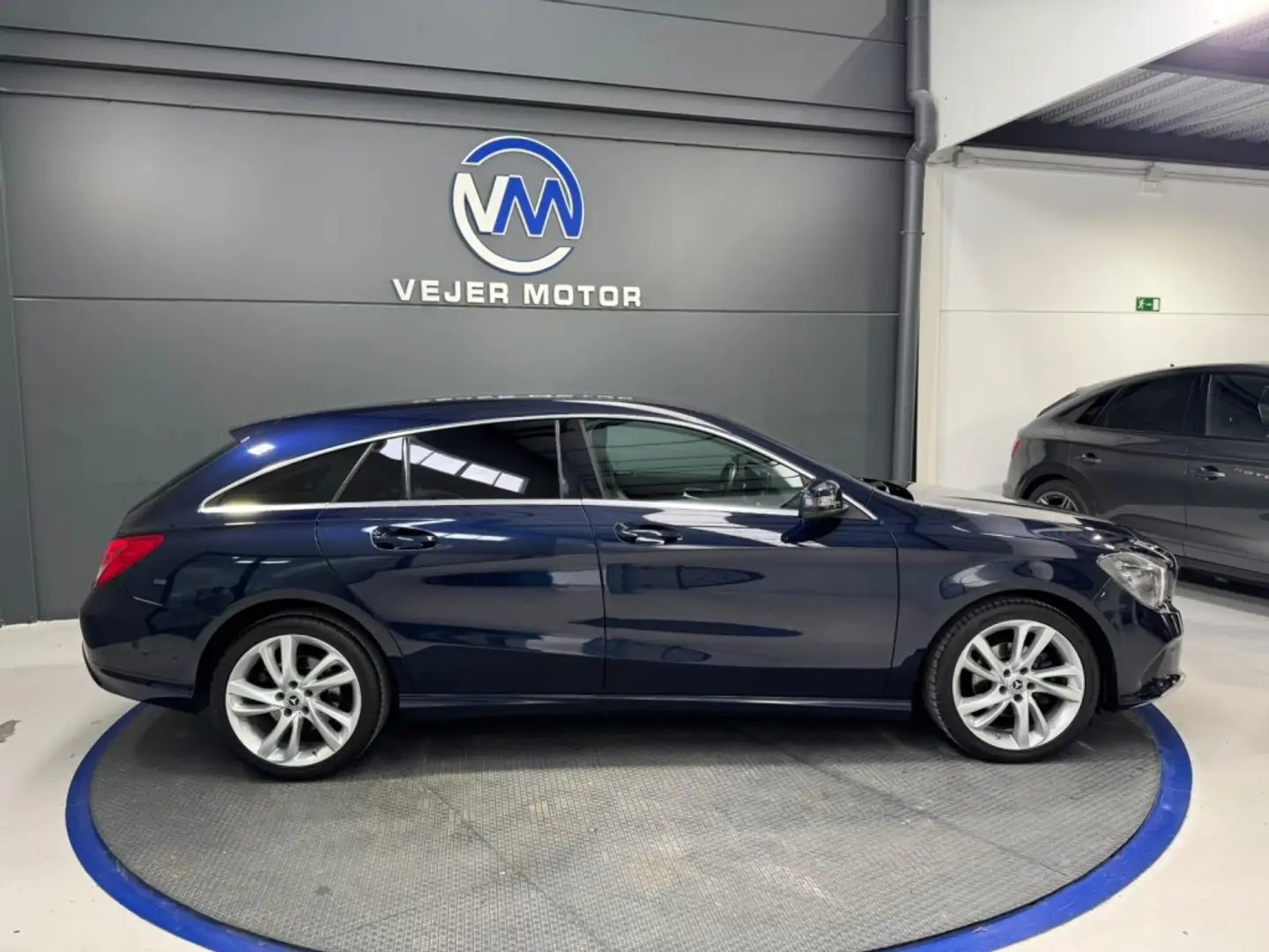 Mercedes-Benz CLA 200 Shooting Brake 200d Azul - 2
