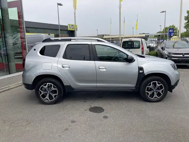 Dacia Duster view 8