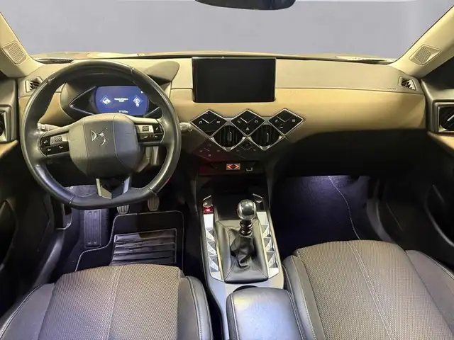 DS Automobiles DS 3 Crossback view 10