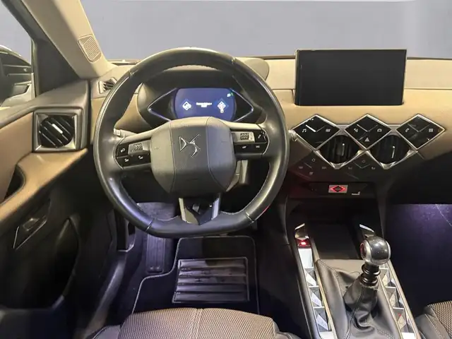 DS Automobiles DS 3 Crossback view 12