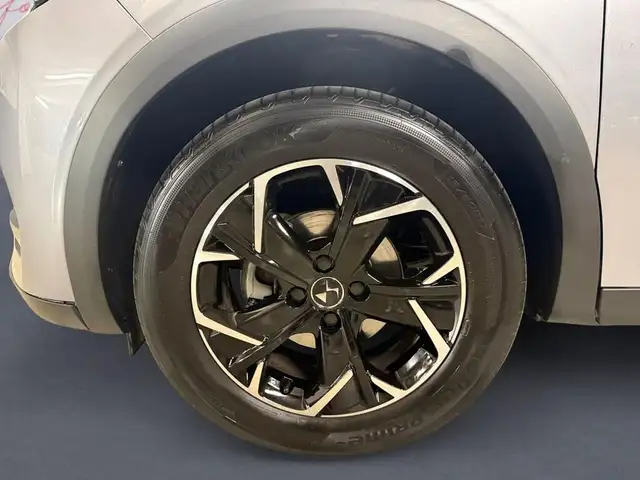 DS Automobiles DS 3 Crossback view 9