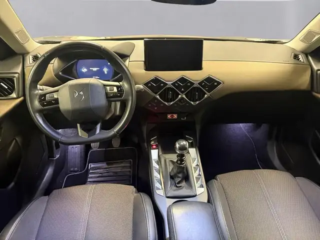 DS Automobiles DS 3 Crossback view 11