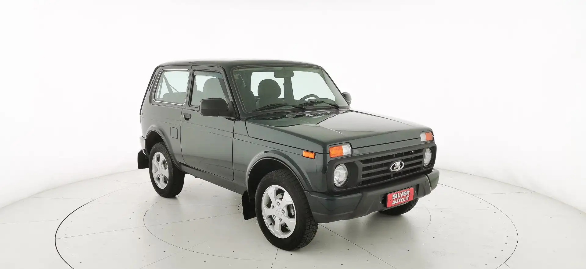 Lada Niva 1.7 cat MPi - GANCIO TRAINO Grün - 1